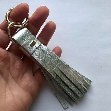 Сумки ручной работы. Ярмарка Мастеров - ручная работа Обвес на сумку - кожаная кисточка , серебряная. Брелок из кожи.. Handmade.