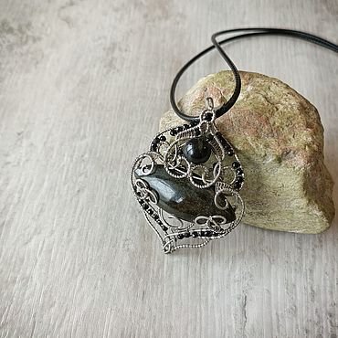 Кулон с чёрным обсидианом и шпинелью wire wrapped. . Украшения ручной работы - Ярмарка Мастеров Украшения ручной работы. Ярмарка Мастеров - ручная работа Кулон с чёрным обсидианом и шпинелью wire wrapped. Handmade.