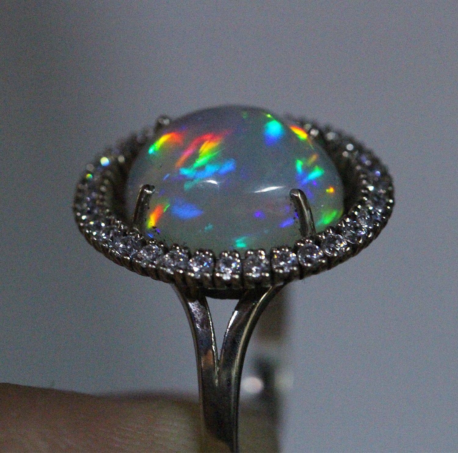 Кольцо с опалом и бриллиантами