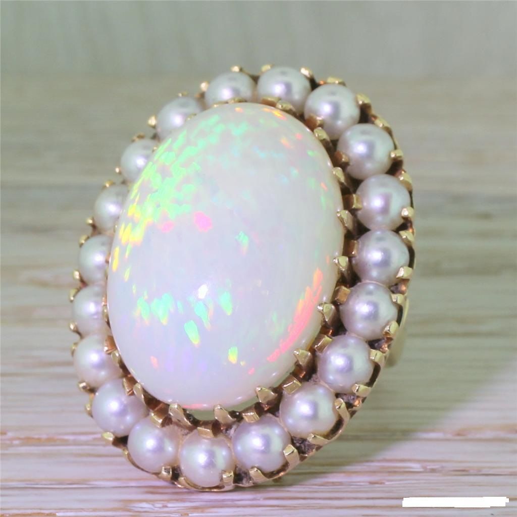 Опаловый жемчуг. Опал и жемчуг. Жемчужный опал камень. Бусы опаловый рассвет varoslavna. Опал и жемчуг.