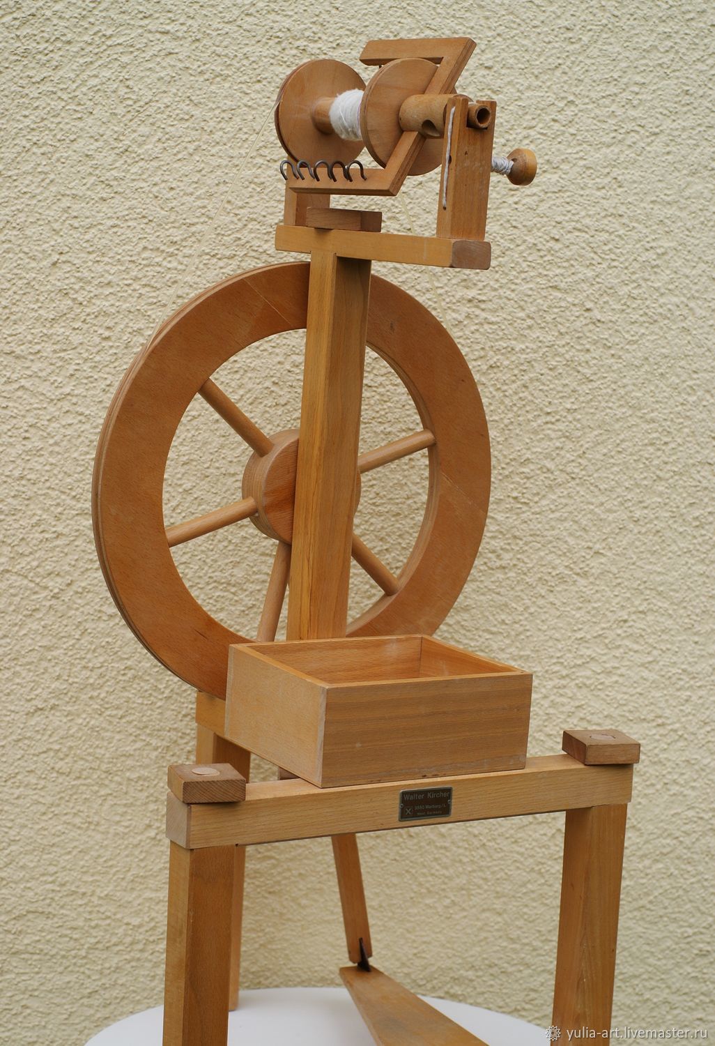 пряжа на прялке. прялка фото. прядение в старину. прялка мастерица. елена уварова картины лето.