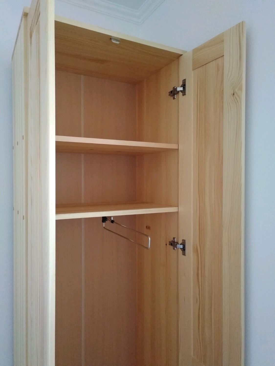 Встроенный шкаф из мебельных щитов