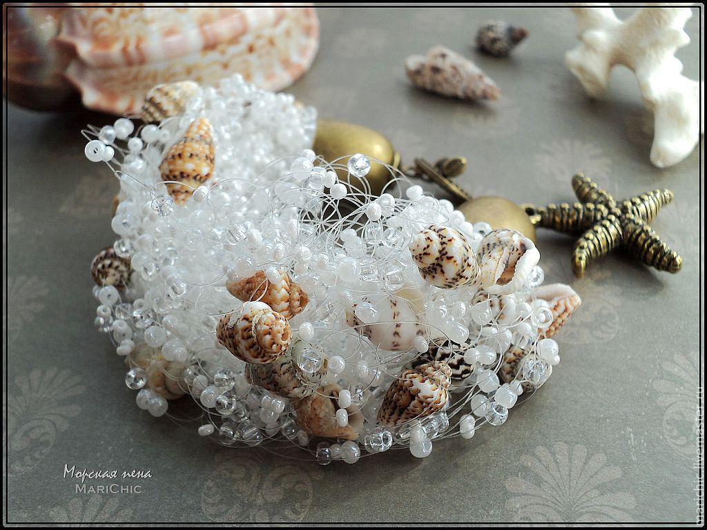 Браслеты из морских камней и ракушек. Облако из монтажной пены. Облака из синтепона. Опыты с пеной для бритья. Имитация воды из ткани.