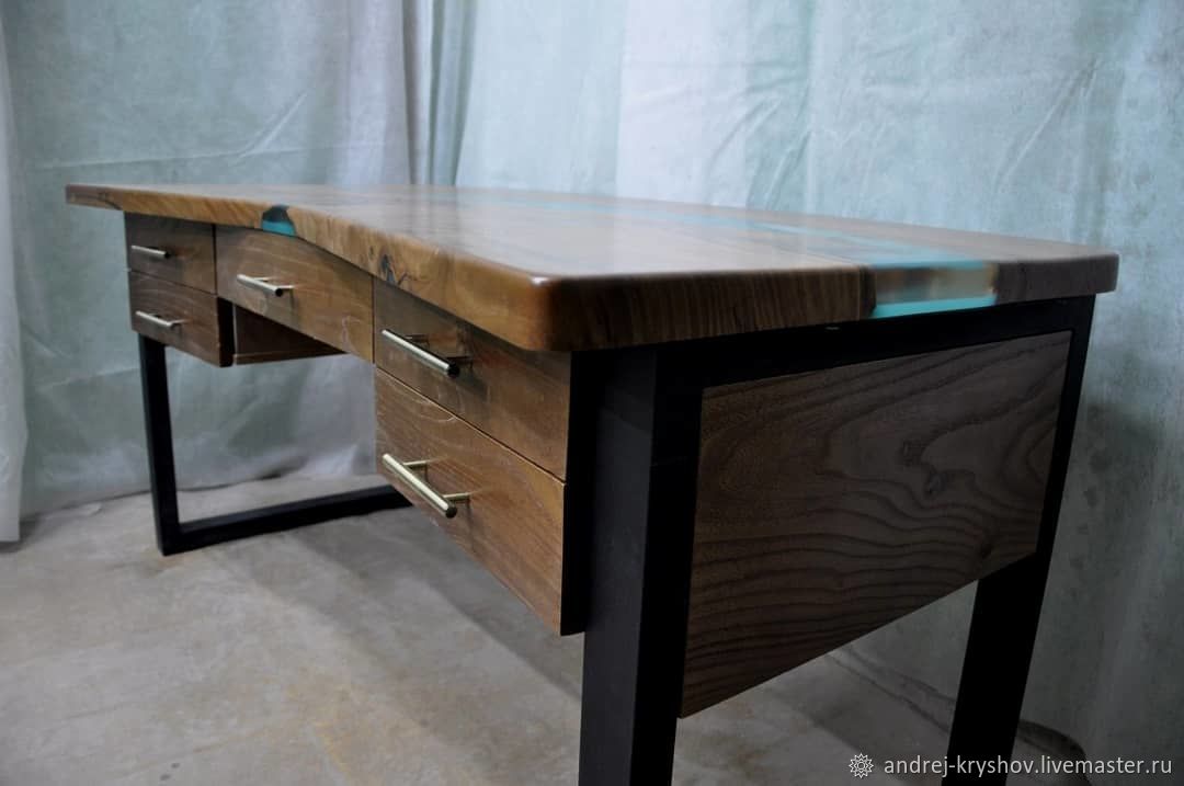 Рабочий стол из массива дерева и эпоксидной смолы в интернет-магазине ...