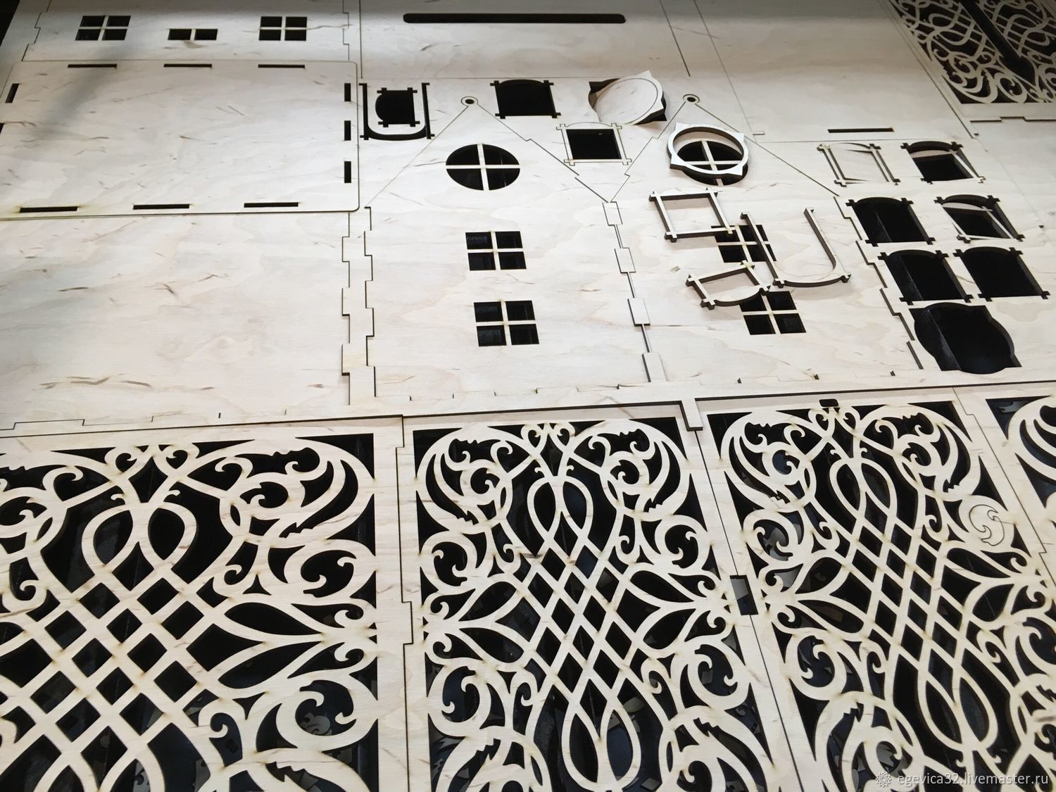 из фанеры на лазере. фрезерный станок с чпу по мдф радиус 2800 2070. резка фанеры. изделия из фанеры. лазерная резка сувениры.