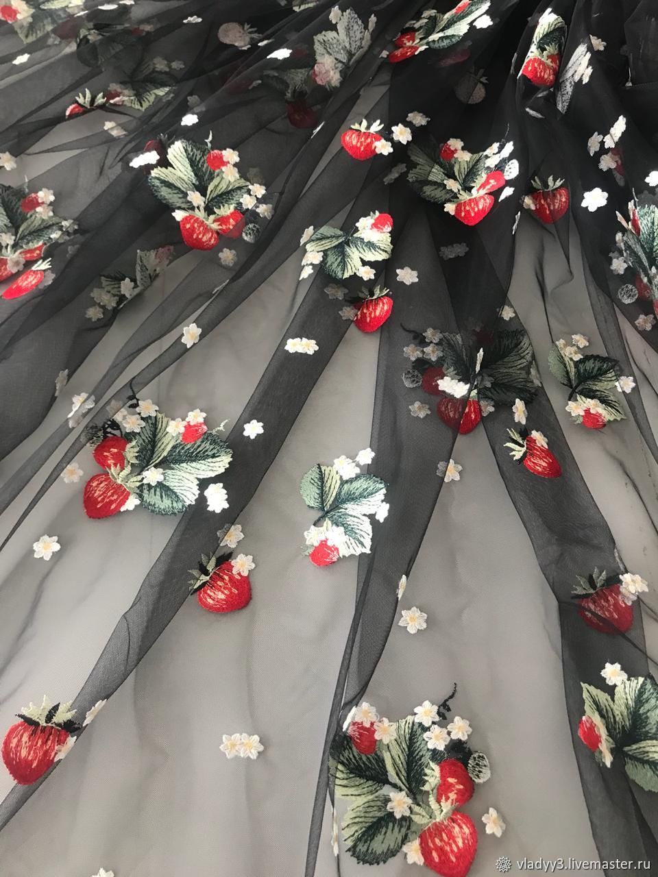 вышивка на сетке ткань. вышивка на сетке ткань. вышивка на сетке ткань. разноцветное кружево. вышивка на черной ткани.