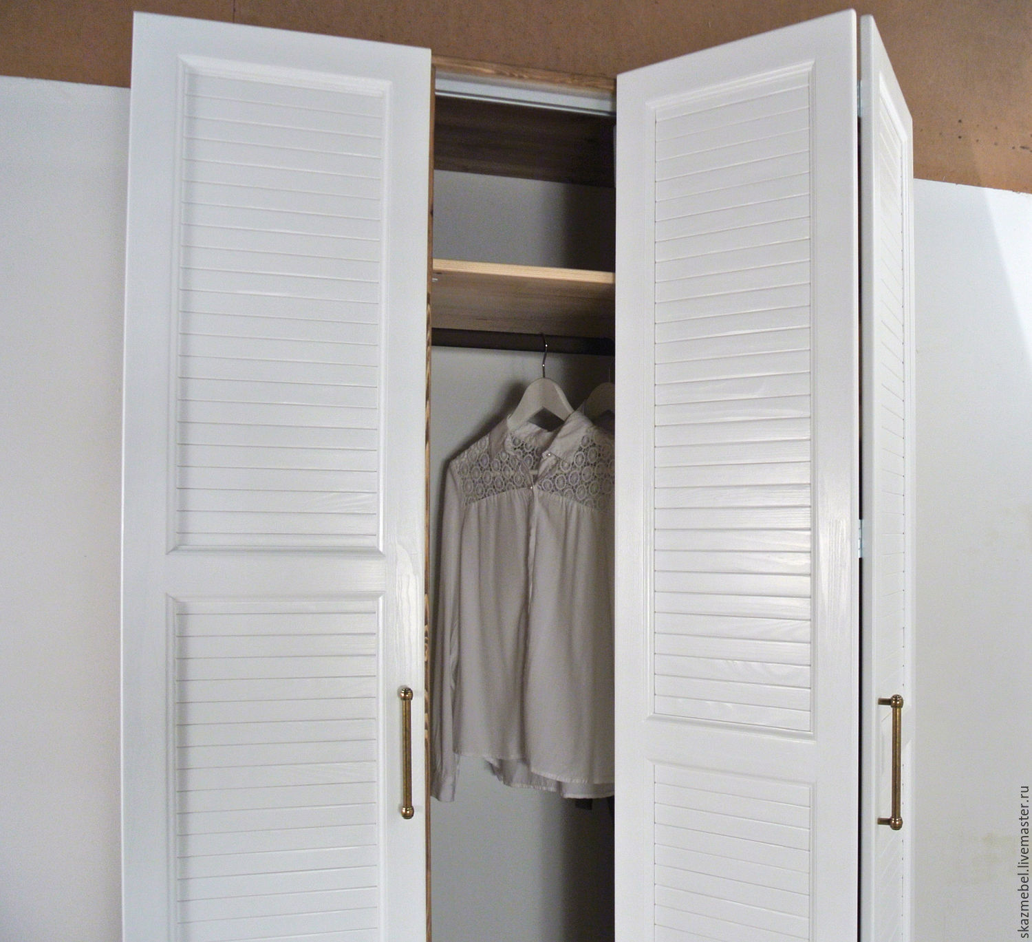Шкаф 3-х створчатый деревянный двери жалюзи складные Лориэн,120х230х50 .