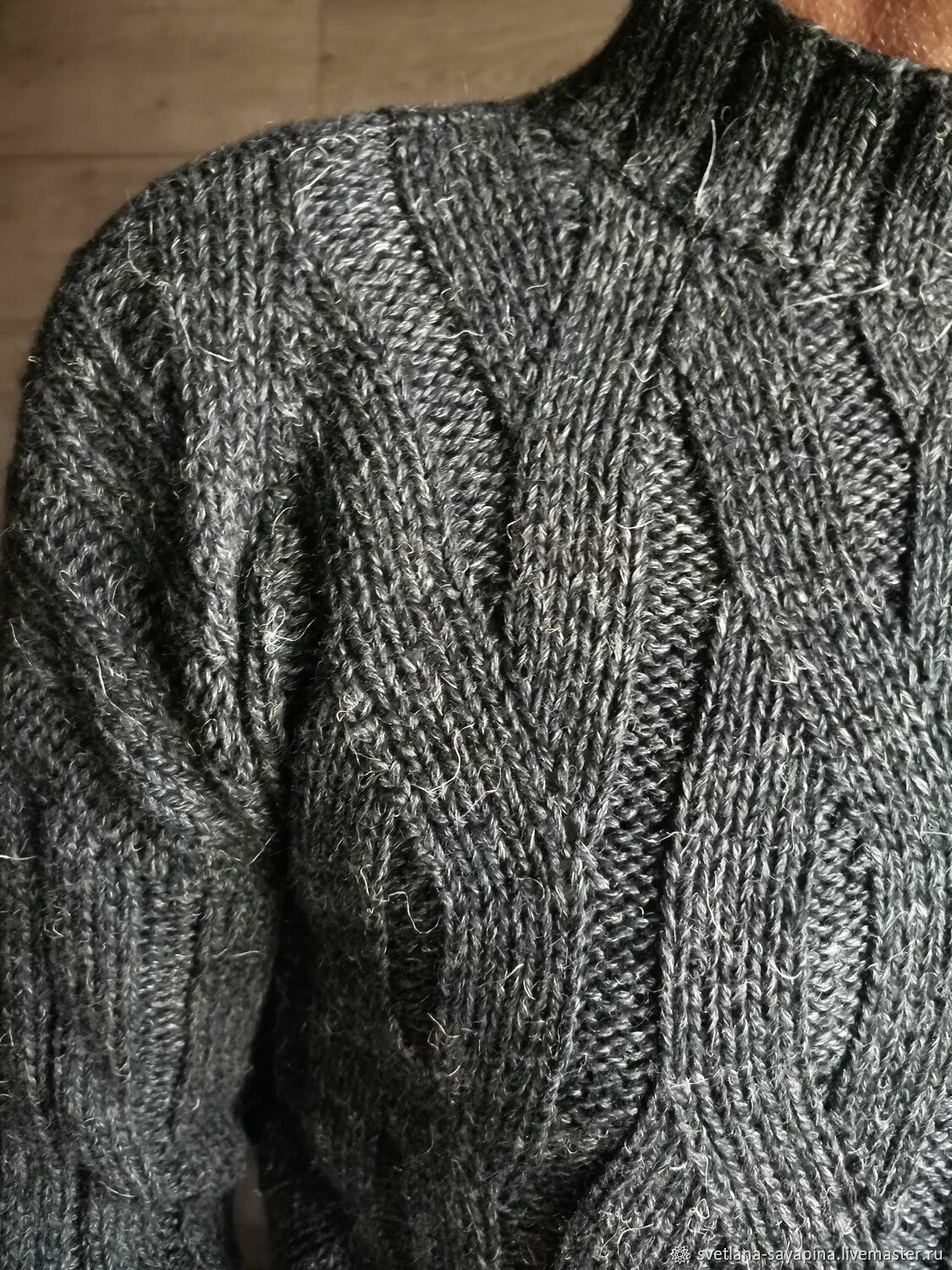 Вязание мужского пуловера v воротом 46 регланом. Как связать мужской свитер спицами