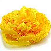 Работы для детей, ручной работы. Ярмарка Мастеров - ручная работа Брошь / заколка (зажим) "Цыпленок" (желтый цветок из ткани). Handmade.