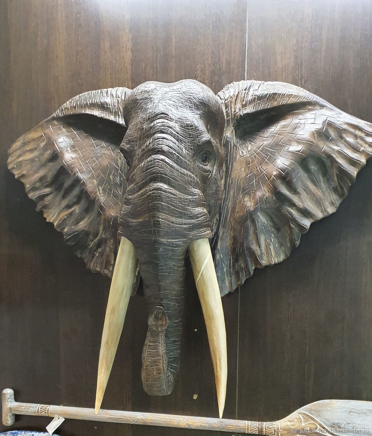 Деревянная голова слона