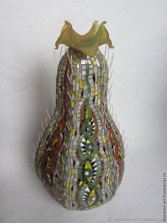 Декоративный сосуд в форме кактуса. Покрыт стеклянной мозаикой Кактус
