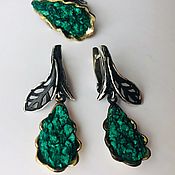 Sweet mint. Earrings and ring with chrysoprase and diamonds in gold