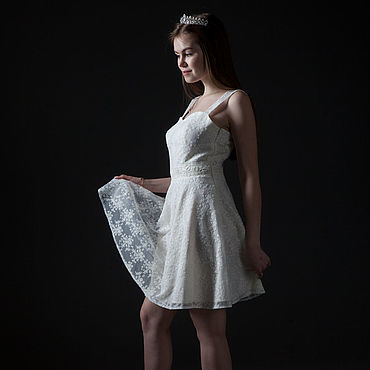 Белое платье миди с кружевом | Premium Outlet