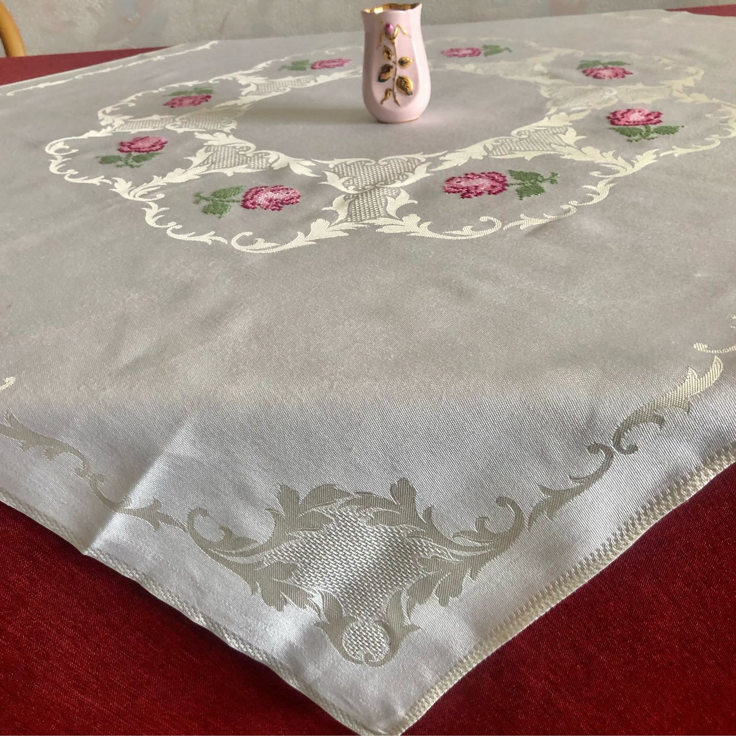 Шелковая скатерть