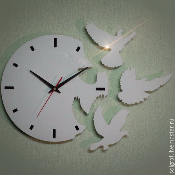 Настольные часы авторские. Голубь из фанеры. Голубиные часы. Часы из фанеры настенные. Часы с голубями.