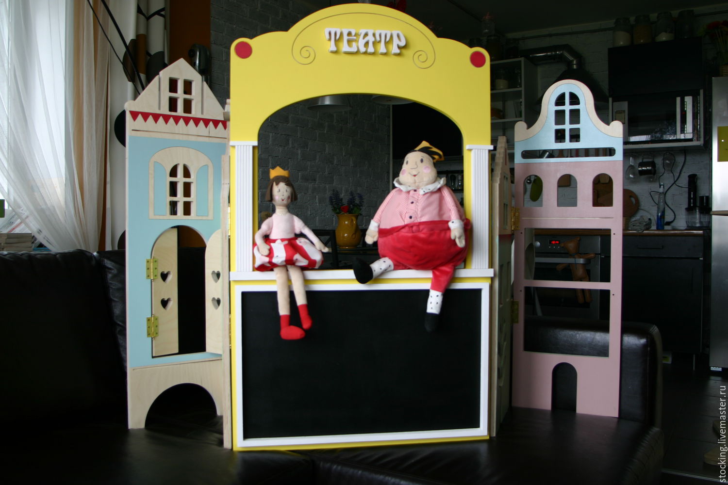 как сделать кукольный театр из коробки своими руками