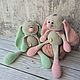 Пара вязаных игрушек - кролики, подарок на день рождения. Амигуруми куклы и игрушки. МЭРИДЖЕЙН. Интернет-магазин Ярмарка Мастеров.  Фото №2