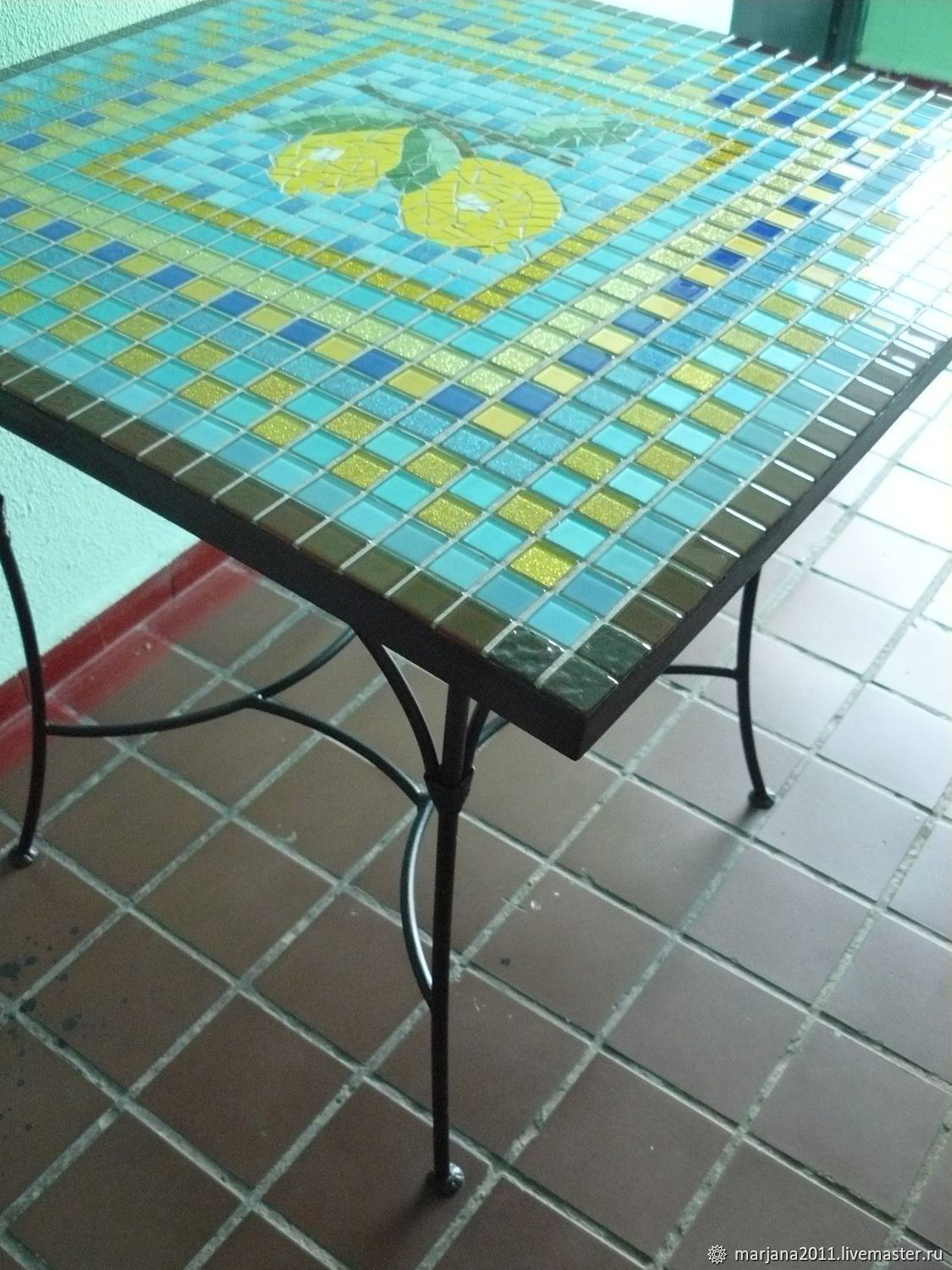стол пластиковый с мозаикой