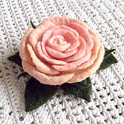 Брошь-цветок валяная Розовый лед