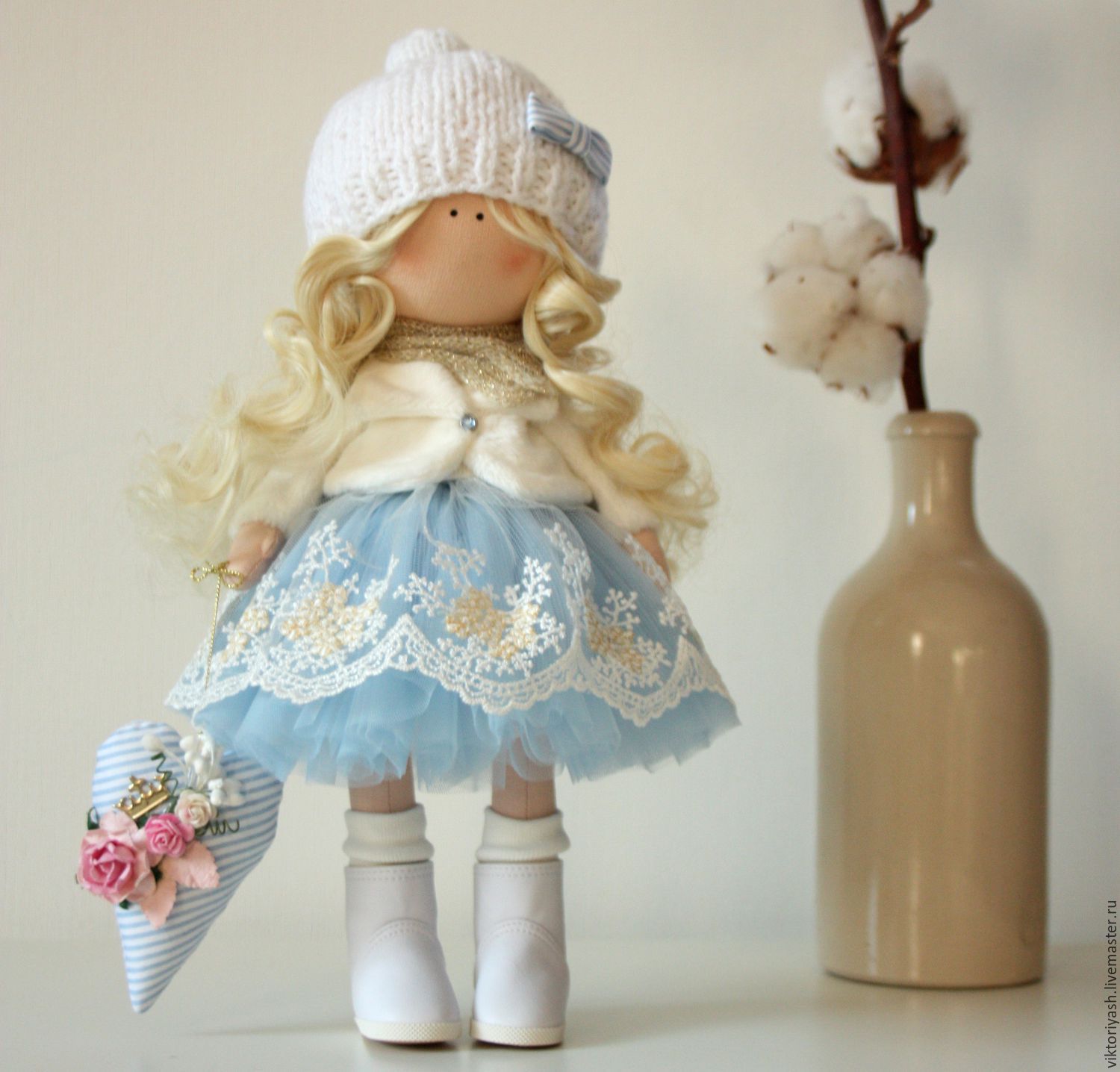 Платье для интерьерной куклы