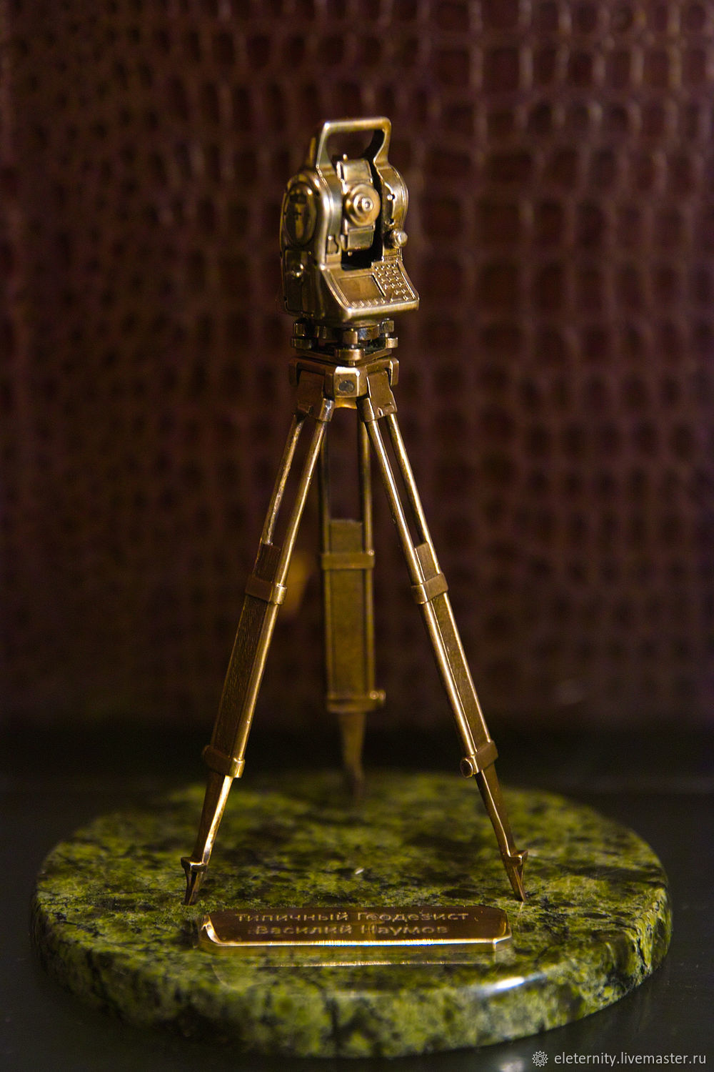 Gift set for the surveyor (total station tripod stone engraving), Model, St. Petersburg,  Фото №1