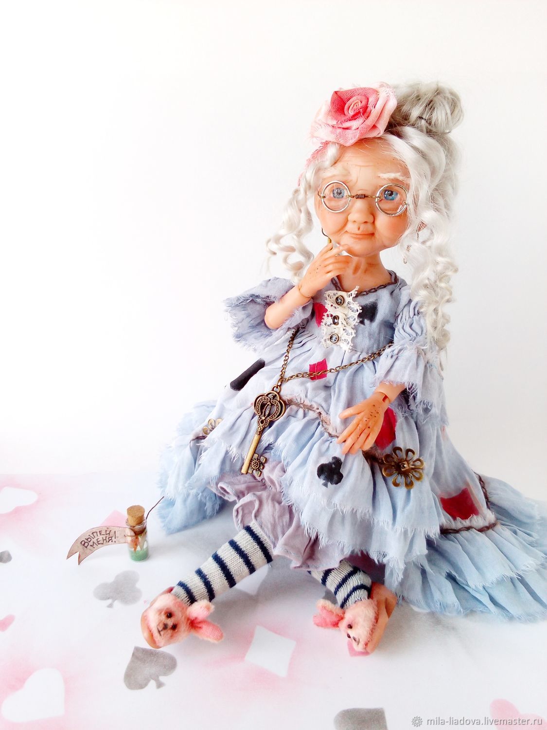 Включи бабку алису. Куклы Людмилы Лядовой. Коллекционная кукла Алиса. Алиса бабушек. Алиса бабуля 6-09.