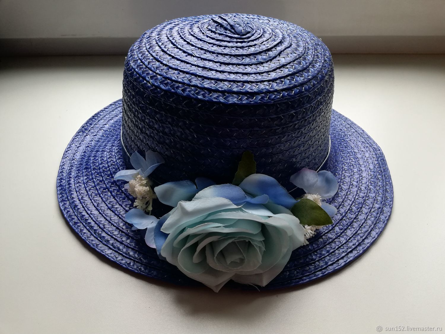 Цветы из ткани и мини-шляпки от Натальи Савельев