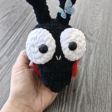 Куклы и игрушки ручной работы. Ярмарка Мастеров - ручная работа Вязаная игрушка Божья коровка. Handmade.