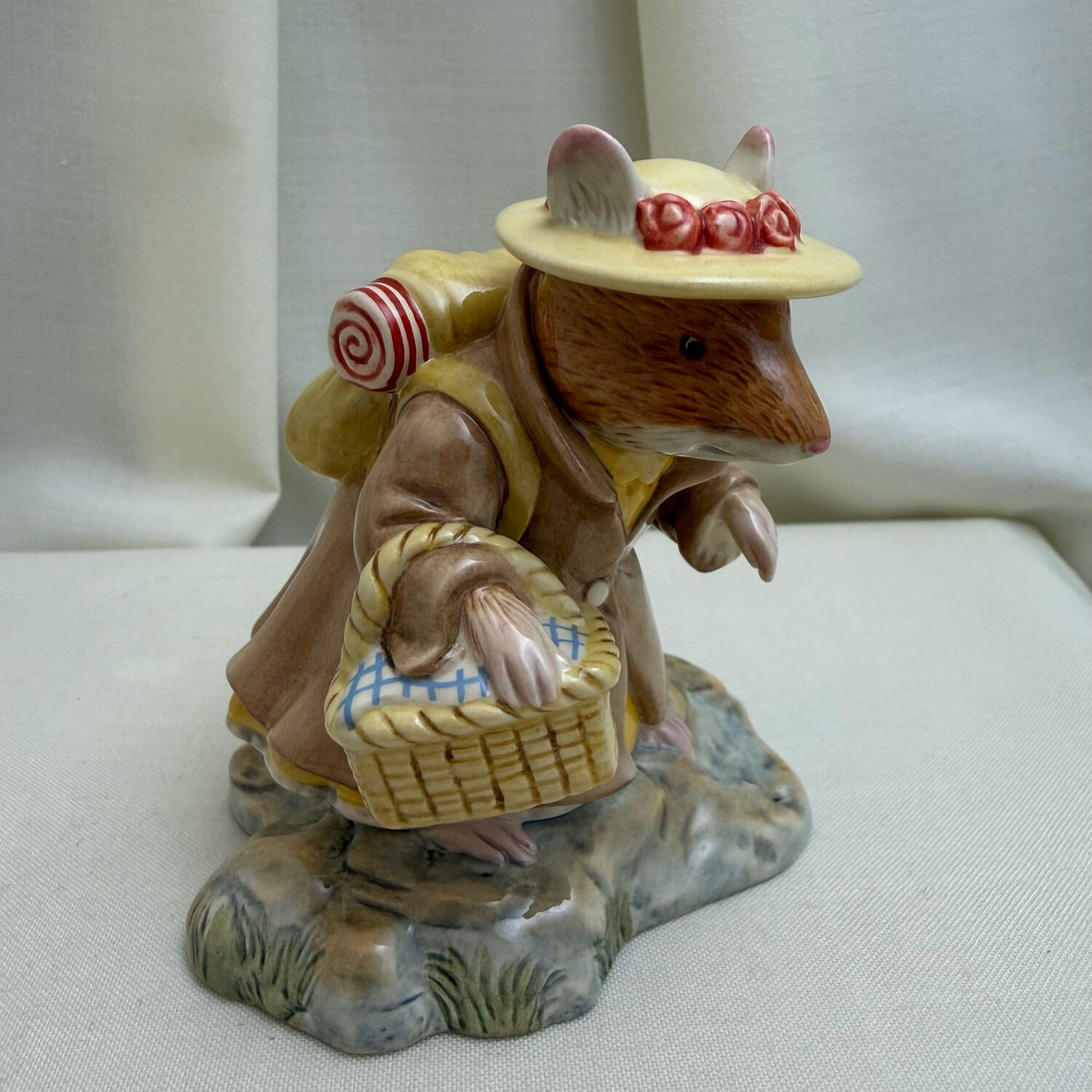 Винтаж: Статуэтка «Lily Weaver» DBH 54 Brambly Hedge от ROYAL