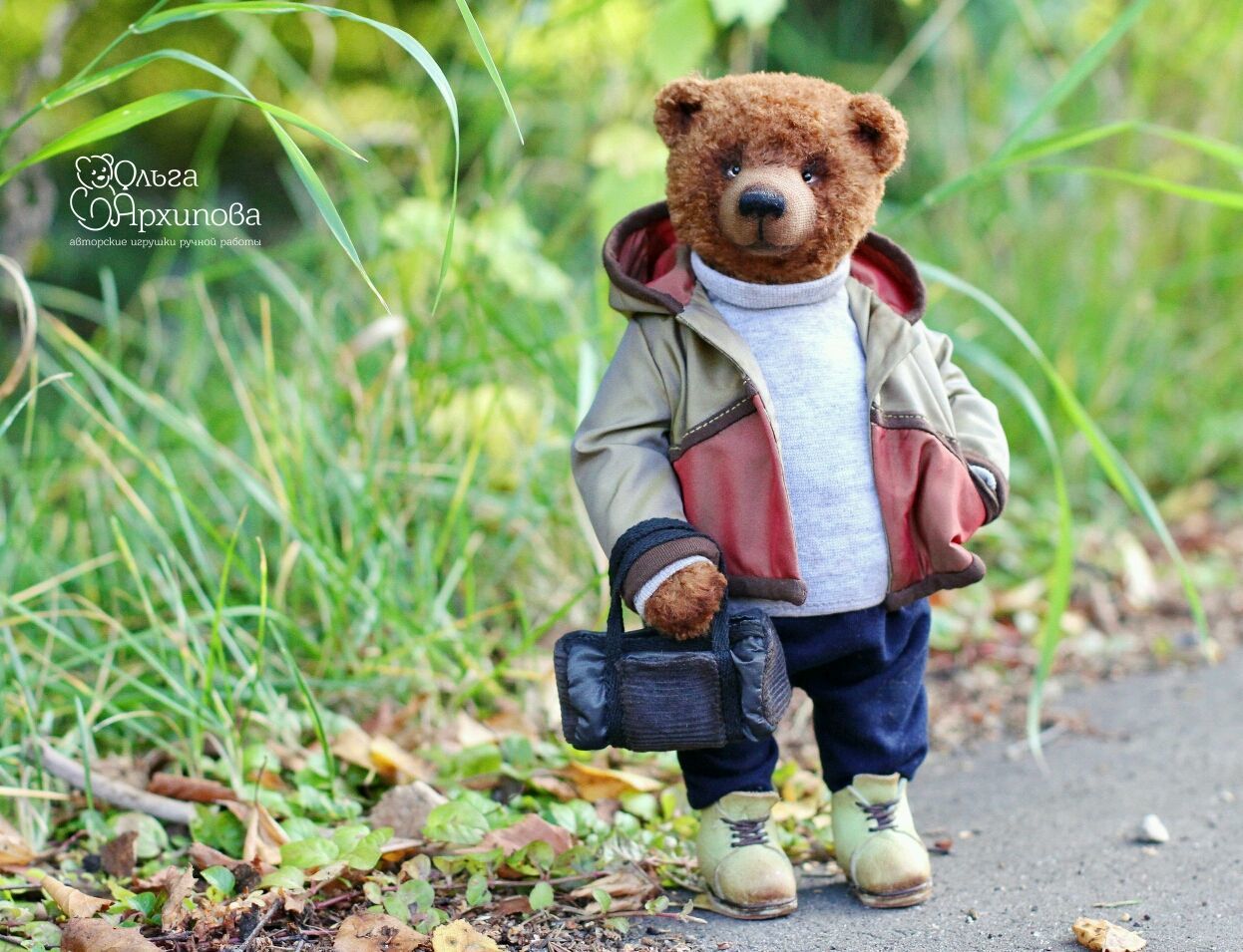 Тедди одежда. Одежда для Медвежонок плюшевый. Одежда для плюшевого мишки. Медвежонок в одежде. Плюшевый Медвежонок в пальто.