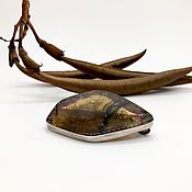 set with carnelian
