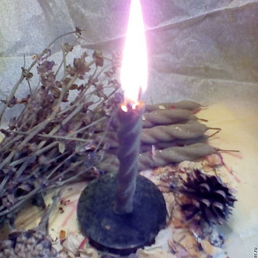 Как сделать чистку свечой. Как сделать чистку свечой. Свеча черная. Энергетические свечи. Чистка черной свечой.