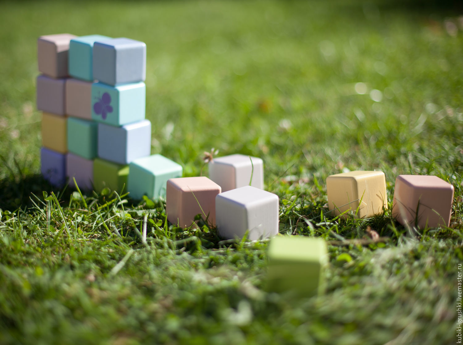 Кубики. Деревянные кубики. Детские кубики. Маленькие деревянные кубики. Деревянные кубики разноцветные.