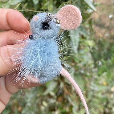 Felt Mouse with Mushroom Ornament