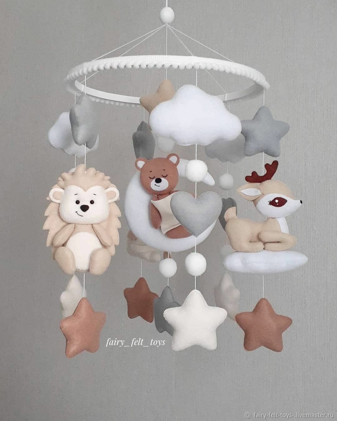 Мобиль на кроватку из фетра с ёжиком, оленем, мишкой и львёнком в ...