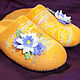 Mujeres valyanye zapatillas 'En el prado'. Slippers. MMwool (marinamol). Интернет-магазин Ярмарка Мастеров.  Фото №2