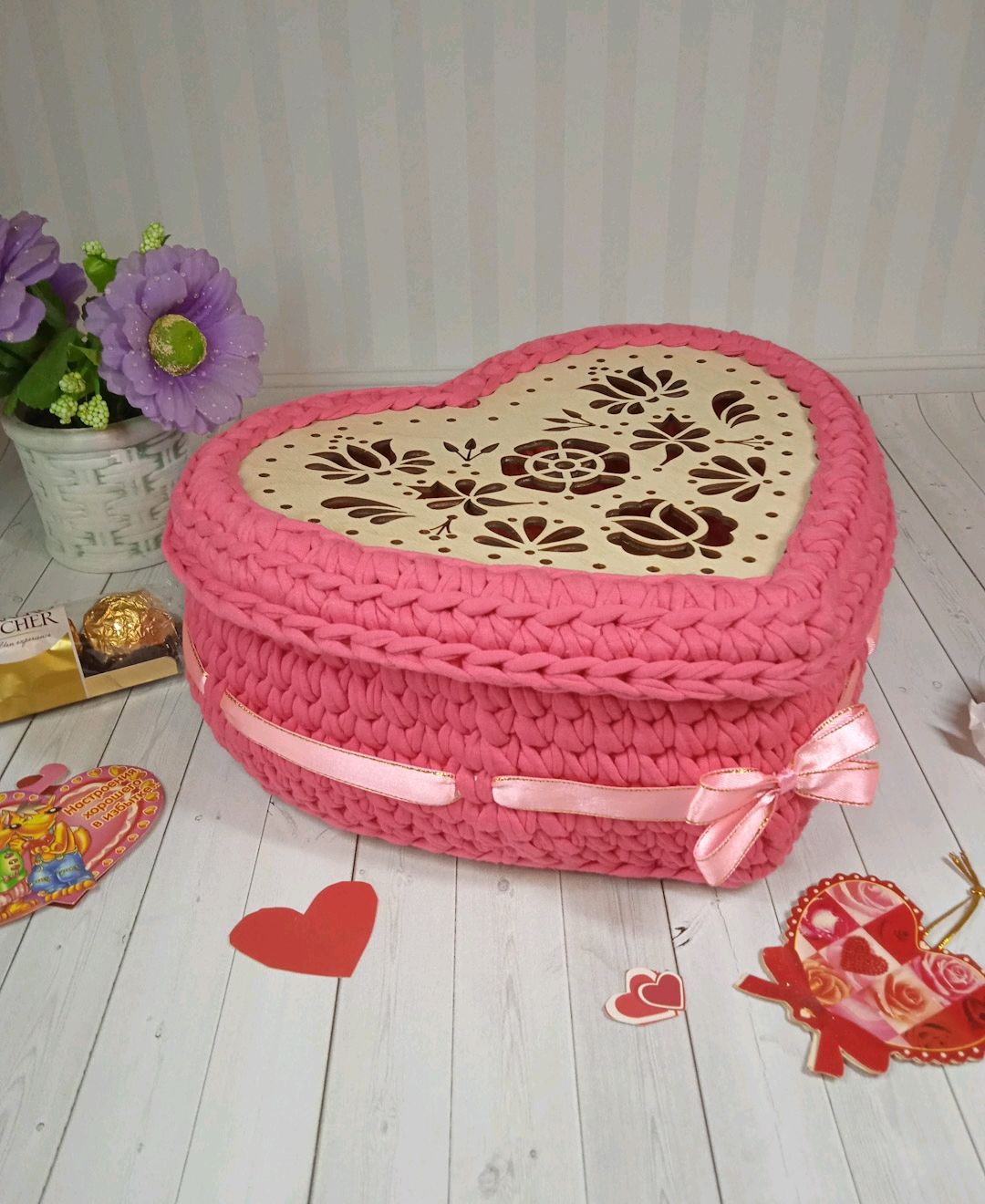 шкатулки их трикотажной пряж. шкатулка из трикотажной пряжи. вязаные шкатулки из трикотажной пряжи. вязаная корзина с крышкой. вязаные шкатулки.