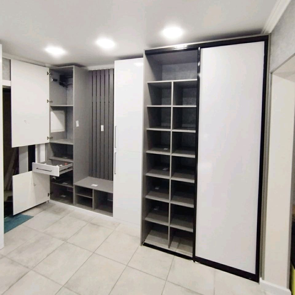 Шкаф в прихожую на заказ в интернет-магазине Ярмарка Мастеров по цене ...