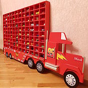 Полки: Полка-грузовик для моделей машинок 33 совмещенных ячейки