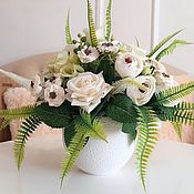 Flower arrangement in a basket 