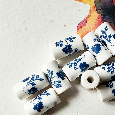 Материалы для творчества ручной работы. Ярмарка Мастеров - ручная работа Бусины: бусины керамические с синими цветами. Handmade.