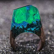 Ring made of wood and epoxy resin 