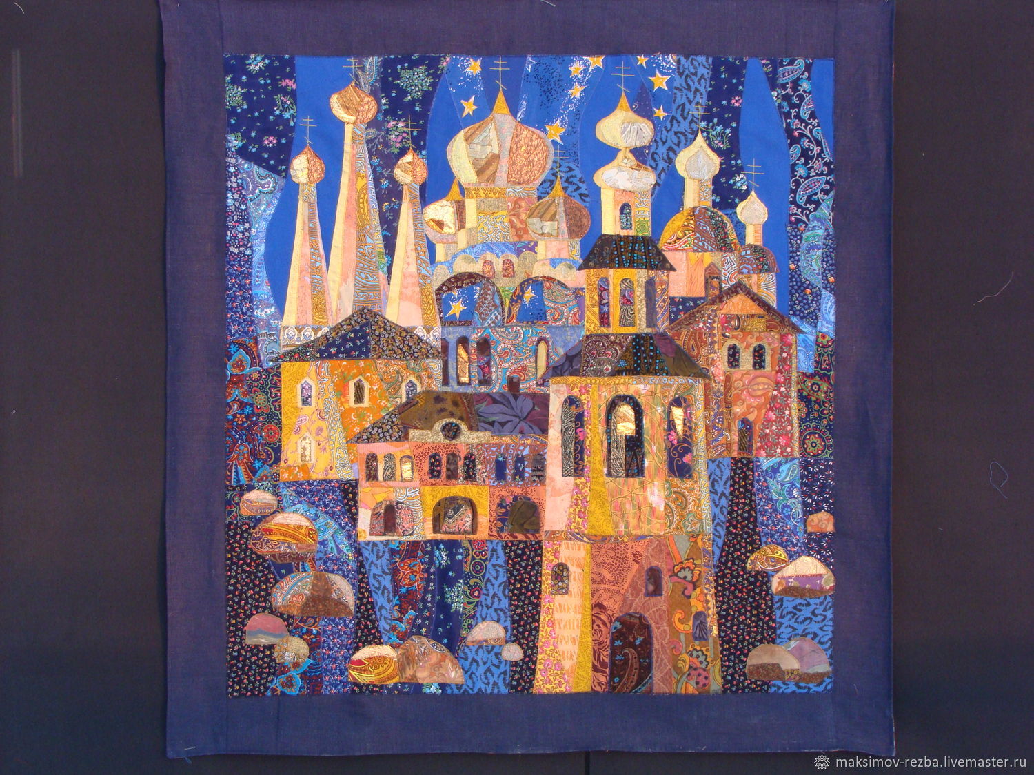золотой город мастеров. город золотой картина. золотошитье торжок. витраж сказочный город. храм карни мата снаружи.