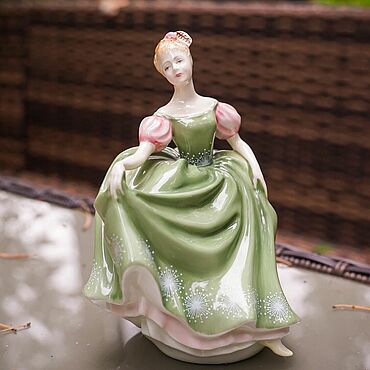 Винтаж ручной работы. Ярмарка Мастеров - ручная работа Винтаж: Статуэтка Royal Doulton "Michele", Англия, 1966 год. Handmade.