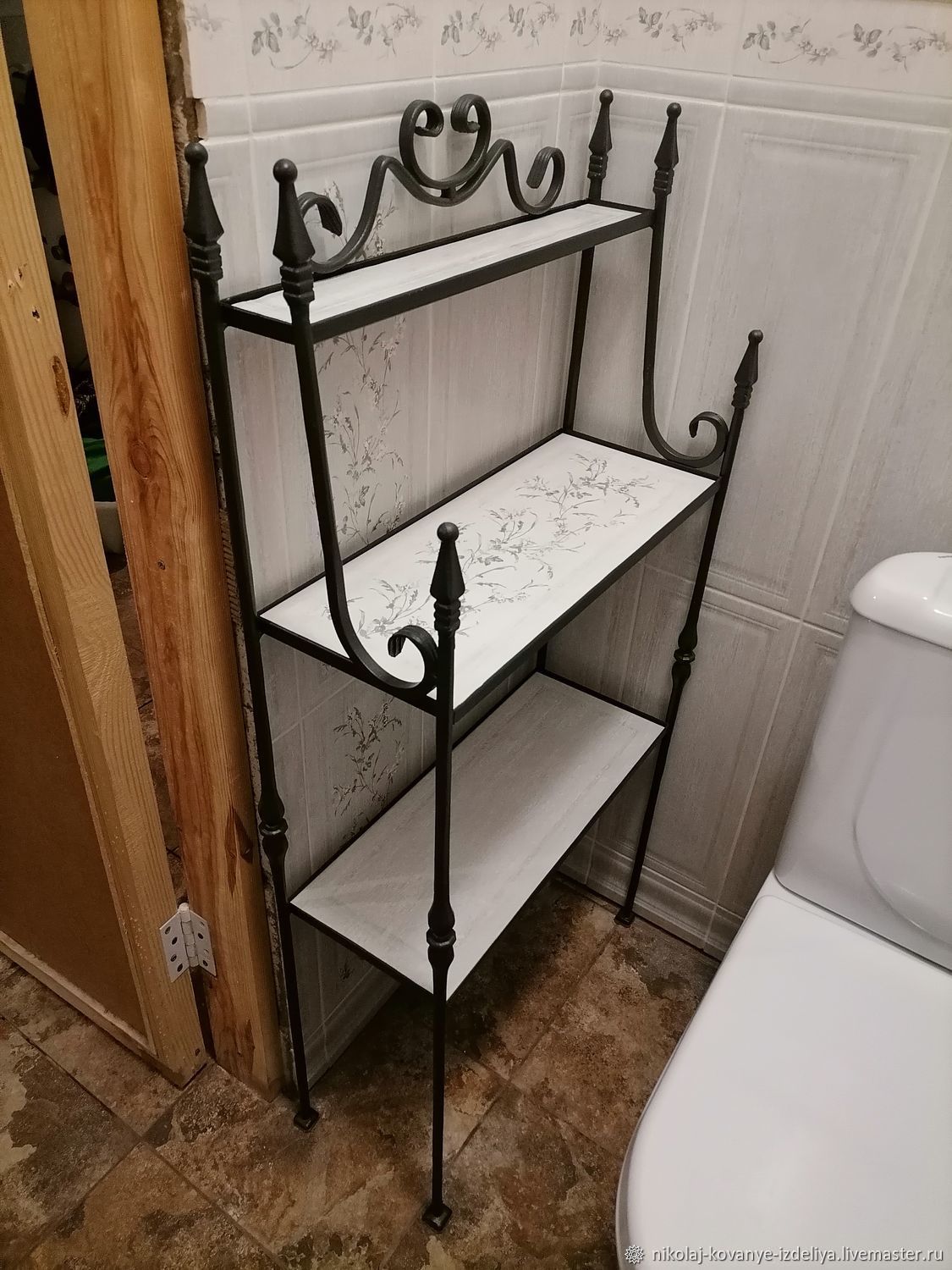 кованая этажерка для ванной комнаты