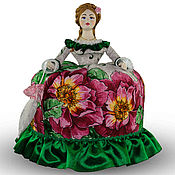 Казачка кукла на чайник в бордовом платье Чехол на чайник