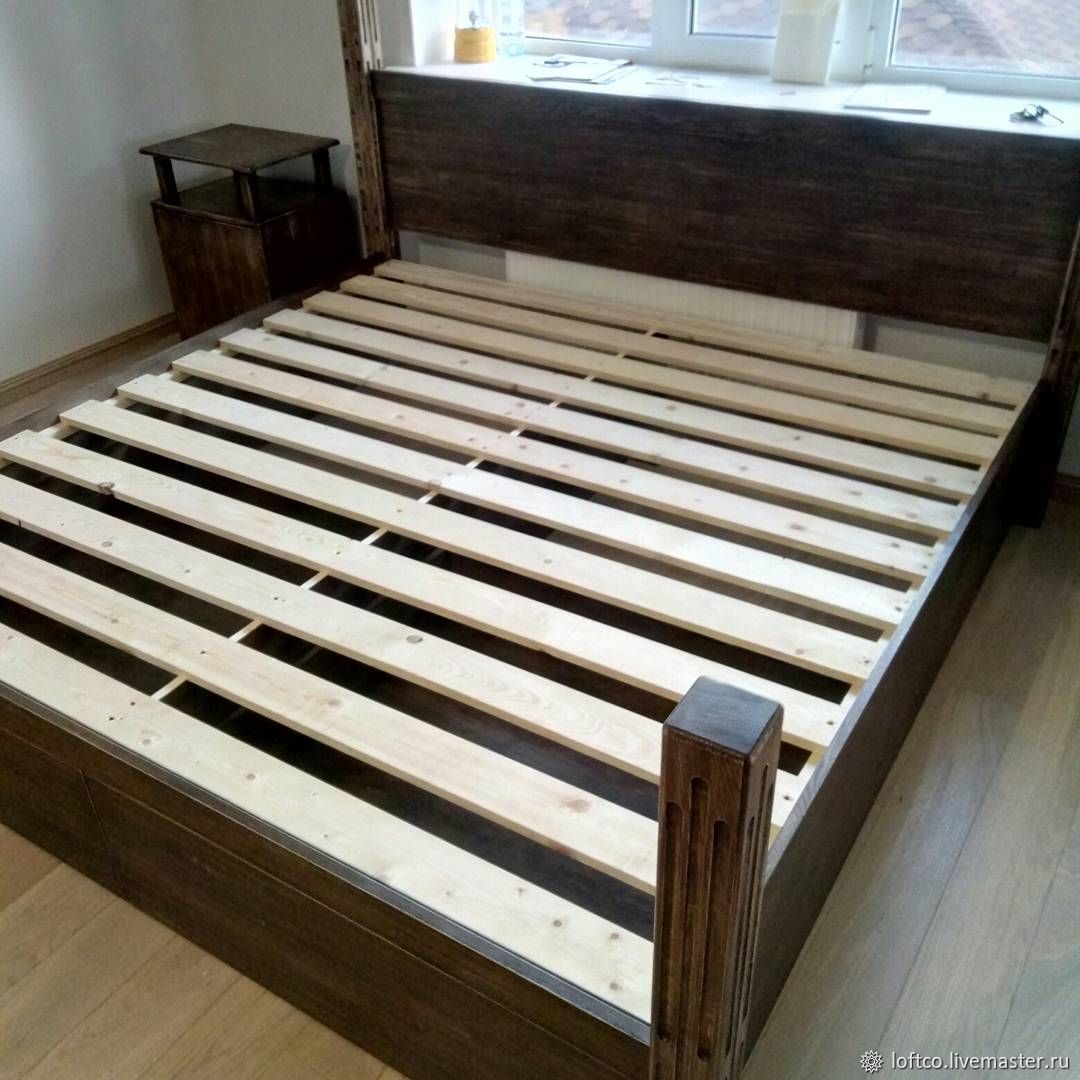 Кровать из мореного дуба
