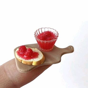 Куклы и игрушки ручной работы. Ярмарка Мастеров - ручная работа Миниатюра. Булка с вареньем. Кукольная еда. Handmade.