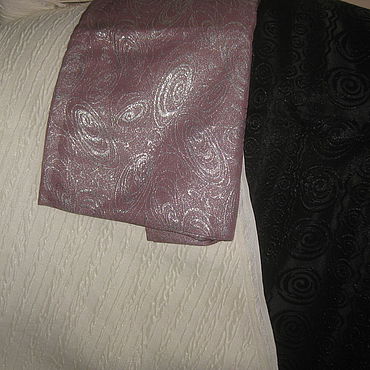 Парча — шелковая ткань с металлическими нитями для создания эффектных торжественных нарядов