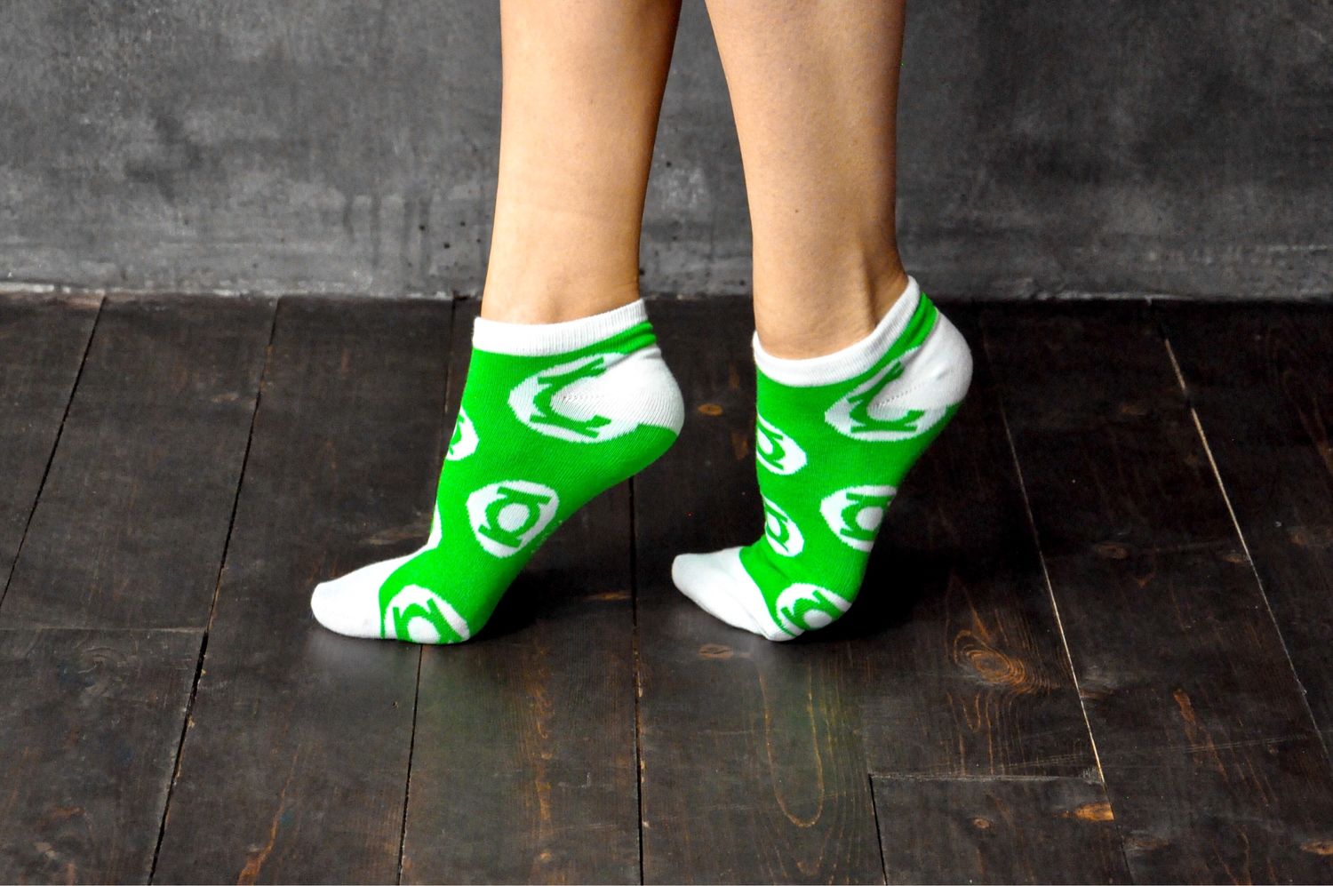 Девушкам в зеленых носках